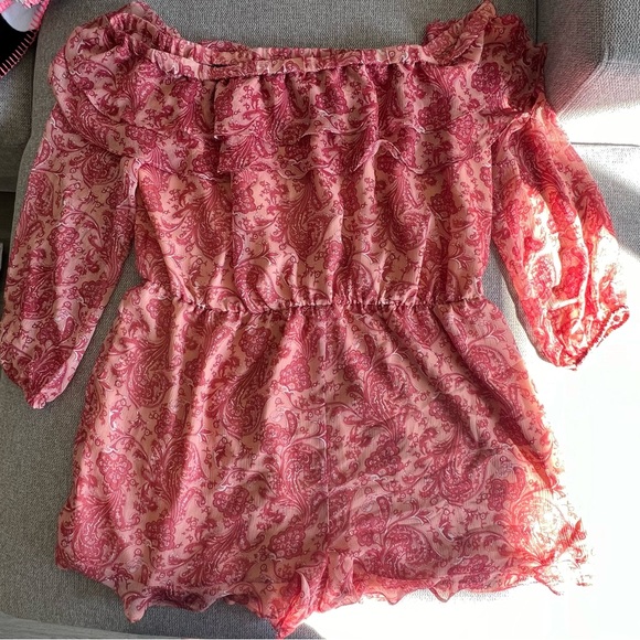 NEW‼️Express Ruffle Romper - Picture 5 of 6